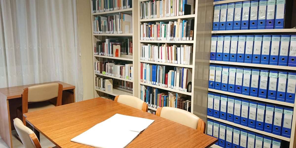 La sala di lettura della sede in Via di Val Cannuta
