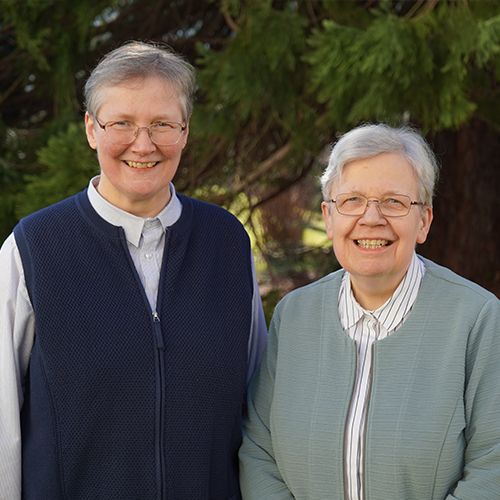 Sr. Marion Schiele (a sinista), Sr. Margarete Binder (a destra)