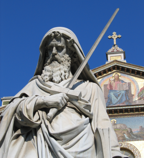statua di san Paolo nel cortile della basilica di san Paolo, Roma
